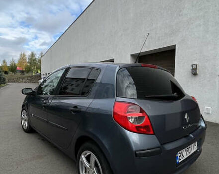 Рено Клио 2005 в Ровно на Automoto.ua Серый Рено Клио, объемом двигателя 1.5 л и пробегом 299 тыс. км за 4200 $, фото 3 на Automoto.ua