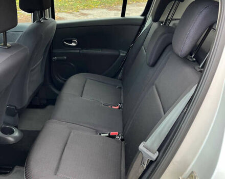 Серый Рено Клио, объемом двигателя 1.6 л и пробегом 140 тыс. км за 5450 $, фото 39 на Automoto.ua