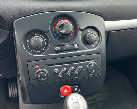 Серый Рено Клио, объемом двигателя 1.6 л и пробегом 140 тыс. км за 5450 $, фото 36 на Automoto.ua