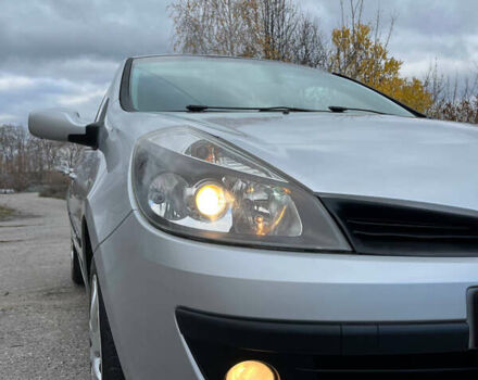 Серый Рено Клио, объемом двигателя 1.6 л и пробегом 140 тыс. км за 5450 $, фото 2 на Automoto.ua