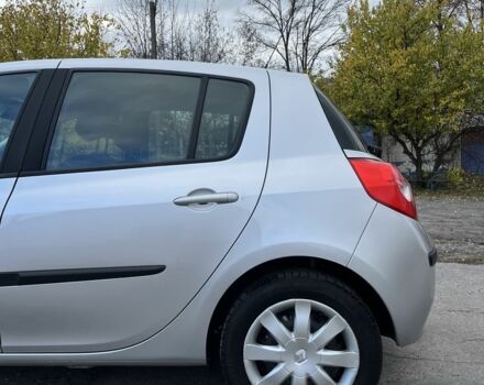 Серый Рено Клио, объемом двигателя 1.6 л и пробегом 143 тыс. км за 5150 $, фото 1 на Automoto.ua