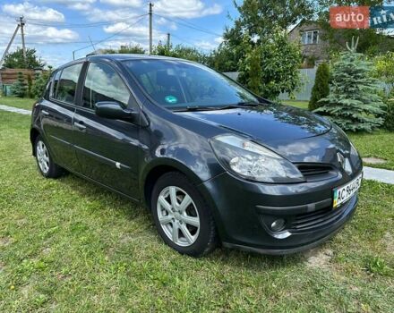Серый Рено Клио, объемом двигателя 1.6 л и пробегом 215 тыс. км за 6200 $, фото 1 на Automoto.ua