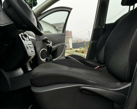 Серый Рено Клио, объемом двигателя 1.6 л и пробегом 179 тыс. км за 4300 $, фото 12 на Automoto.ua