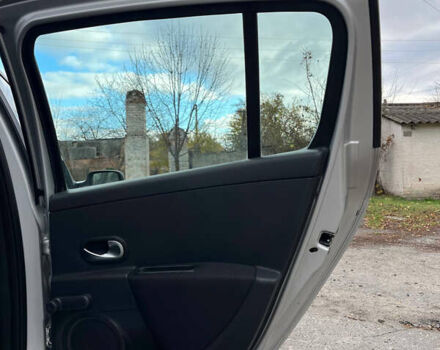 Серый Рено Клио, объемом двигателя 1.6 л и пробегом 140 тыс. км за 5450 $, фото 53 на Automoto.ua