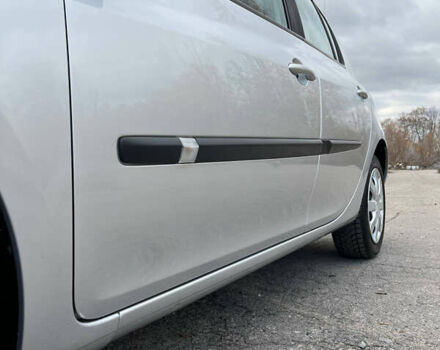 Серый Рено Клио, объемом двигателя 1.6 л и пробегом 140 тыс. км за 5450 $, фото 11 на Automoto.ua