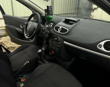 Серый Рено Клио, объемом двигателя 1.6 л и пробегом 179 тыс. км за 4300 $, фото 23 на Automoto.ua