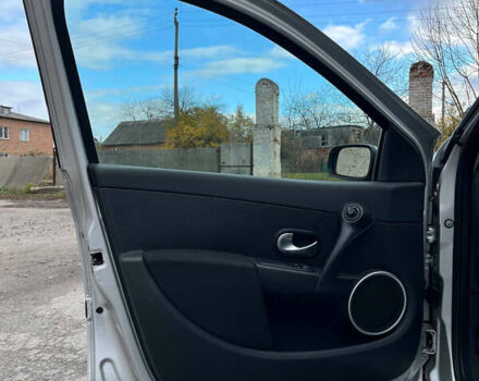 Серый Рено Клио, объемом двигателя 1.6 л и пробегом 140 тыс. км за 5450 $, фото 38 на Automoto.ua