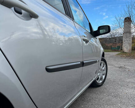 Серый Рено Клио, объемом двигателя 1.6 л и пробегом 140 тыс. км за 5450 $, фото 25 на Automoto.ua