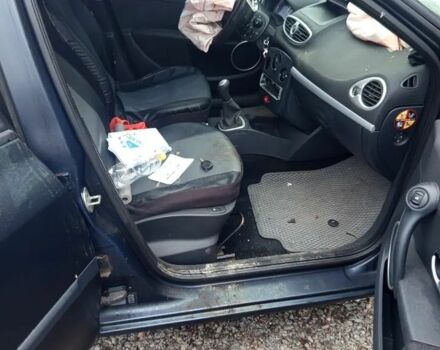 Серый Рено Клио, объемом двигателя 1.6 л и пробегом 267 тыс. км за 1800 $, фото 2 на Automoto.ua