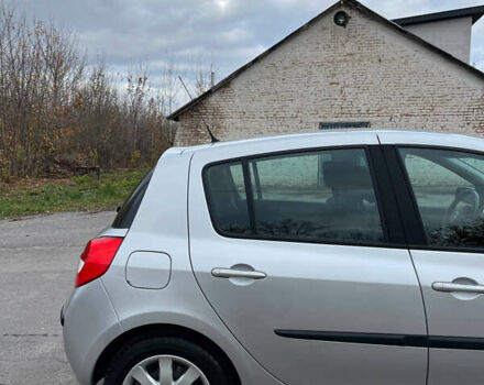 Серый Рено Клио, объемом двигателя 1.6 л и пробегом 140 тыс. км за 5450 $, фото 24 на Automoto.ua