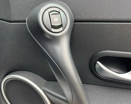 Серый Рено Клио, объемом двигателя 1.6 л и пробегом 140 тыс. км за 5450 $, фото 43 на Automoto.ua