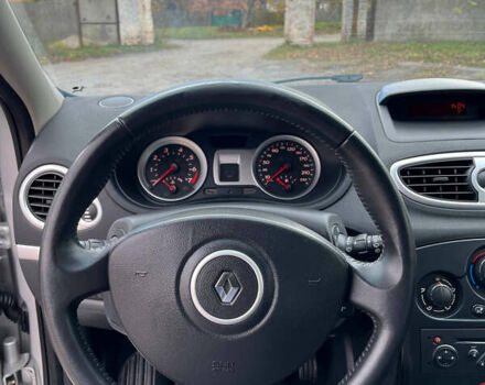 Серый Рено Клио, объемом двигателя 1.6 л и пробегом 140 тыс. км за 5450 $, фото 34 на Automoto.ua