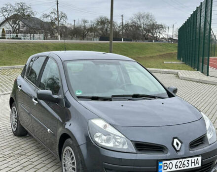 Серый Рено Клио, объемом двигателя 1.6 л и пробегом 160 тыс. км за 6400 $, фото 1 на Automoto.ua