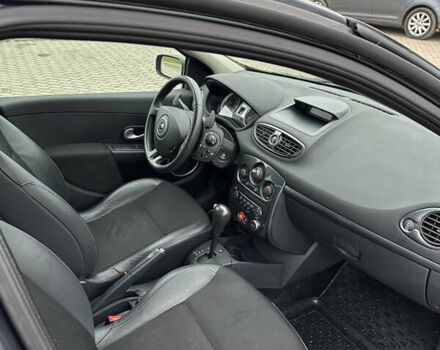 Серый Рено Клио, объемом двигателя 1.6 л и пробегом 160 тыс. км за 6400 $, фото 14 на Automoto.ua