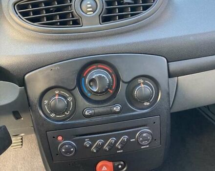 Серый Рено Клио, объемом двигателя 1.2 л и пробегом 154 тыс. км за 4800 $, фото 4 на Automoto.ua