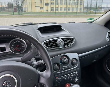 Серый Рено Клио, объемом двигателя 1.6 л и пробегом 160 тыс. км за 6400 $, фото 11 на Automoto.ua