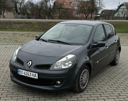 Серый Рено Клио, объемом двигателя 1.6 л и пробегом 160 тыс. км за 6400 $, фото 3 на Automoto.ua