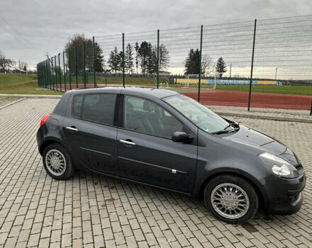 Серый Рено Клио, объемом двигателя 1.6 л и пробегом 160 тыс. км за 6400 $, фото 8 на Automoto.ua