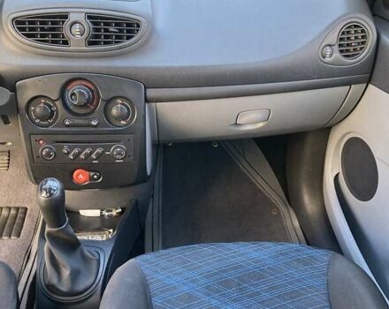 Серый Рено Клио, объемом двигателя 1.2 л и пробегом 154 тыс. км за 4800 $, фото 8 на Automoto.ua