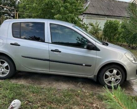 Серый Рено Клио, объемом двигателя 1.1 л и пробегом 187 тыс. км за 4300 $, фото 2 на Automoto.ua