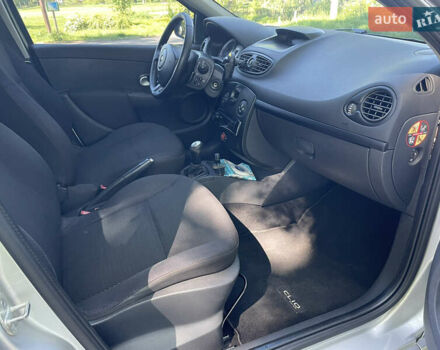 Серый Рено Клио, объемом двигателя 1.2 л и пробегом 222 тыс. км за 5700 $, фото 7 на Automoto.ua
