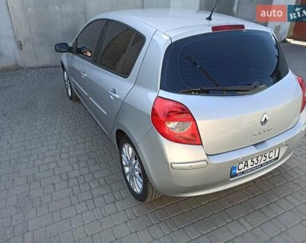 Серый Рено Клио, объемом двигателя 2 л и пробегом 220 тыс. км за 6499 $, фото 3 на Automoto.ua