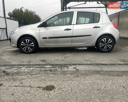 Серый Рено Клио, объемом двигателя 1.15 л и пробегом 31 тыс. км за 3500 $, фото 3 на Automoto.ua