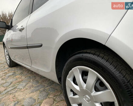 Сірий Рено Кліо, об'ємом двигуна 1.15 л та пробігом 300 тис. км за 3850 $, фото 13 на Automoto.ua