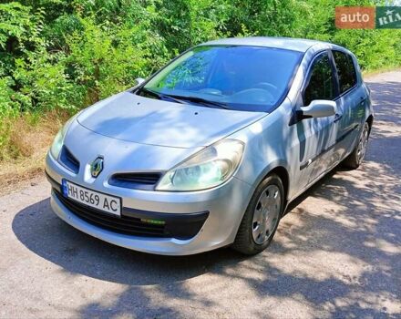 Сірий Рено Кліо, об'ємом двигуна 1.4 л та пробігом 250 тис. км за 3950 $, фото 2 на Automoto.ua