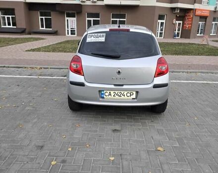 Серый Рено Клио, объемом двигателя 1.6 л и пробегом 201 тыс. км за 6400 $, фото 3 на Automoto.ua