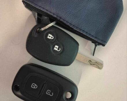 Сірий Рено Кліо, об'ємом двигуна 1.1 л та пробігом 166 тис. км за 3900 $, фото 17 на Automoto.ua