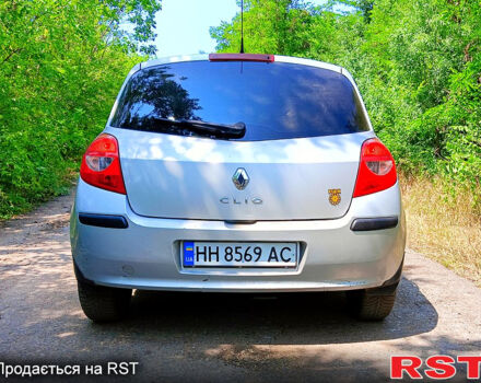 Серый Рено Клио, объемом двигателя 1.4 л и пробегом 250 тыс. км за 3999 $, фото 4 на Automoto.ua