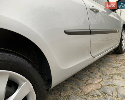 Сірий Рено Кліо, об'ємом двигуна 1.15 л та пробігом 300 тис. км за 3850 $, фото 14 на Automoto.ua