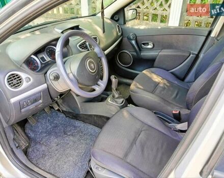 Сірий Рено Кліо, об'ємом двигуна 1.4 л та пробігом 250 тис. км за 3950 $, фото 10 на Automoto.ua