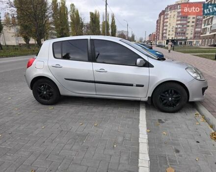 Серый Рено Клио, объемом двигателя 1.6 л и пробегом 201 тыс. км за 6400 $, фото 2 на Automoto.ua