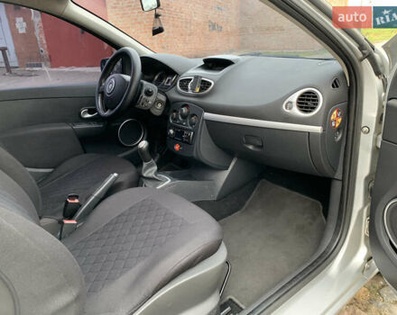 Сірий Рено Кліо, об'ємом двигуна 1.15 л та пробігом 300 тис. км за 3850 $, фото 16 на Automoto.ua