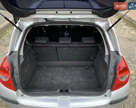 Сірий Рено Кліо, об'ємом двигуна 1.15 л та пробігом 300 тис. км за 3850 $, фото 24 на Automoto.ua