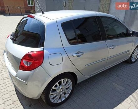 Серый Рено Клио, объемом двигателя 2 л и пробегом 220 тыс. км за 6499 $, фото 4 на Automoto.ua