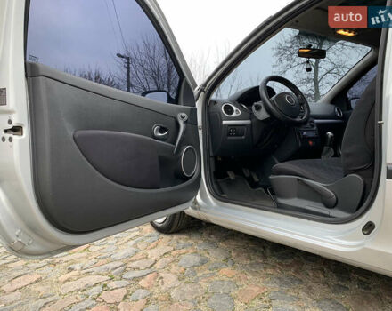 Сірий Рено Кліо, об'ємом двигуна 1.15 л та пробігом 300 тис. км за 3850 $, фото 18 на Automoto.ua