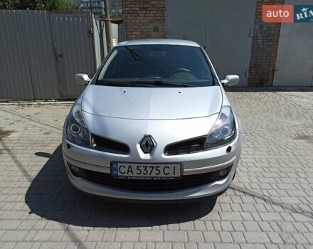 Серый Рено Клио, объемом двигателя 2 л и пробегом 220 тыс. км за 6499 $, фото 6 на Automoto.ua