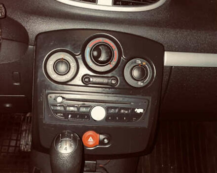 Сірий Рено Кліо, об'ємом двигуна 1.5 л та пробігом 291 тис. км за 6000 $, фото 6 на Automoto.ua