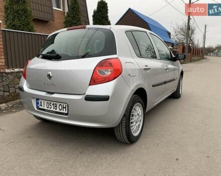 Серый Рено Клио, объемом двигателя 1.1 л и пробегом 180 тыс. км за 4900 $, фото 2 на Automoto.ua