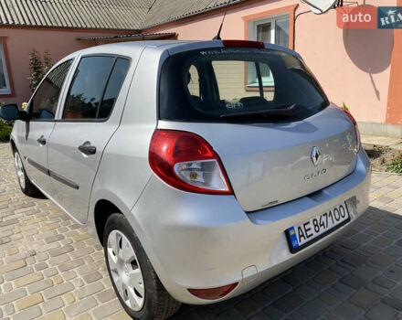 Серый Рено Клио, объемом двигателя 1.2 л и пробегом 209 тыс. км за 5200 $, фото 4 на Automoto.ua