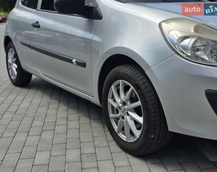 Сірий Рено Кліо, об'ємом двигуна 1.2 л та пробігом 193 тис. км за 5000 $, фото 2 на Automoto.ua