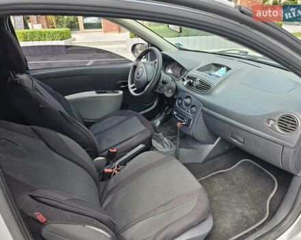 Сірий Рено Кліо, об'ємом двигуна 1.2 л та пробігом 193 тис. км за 5000 $, фото 1 на Automoto.ua