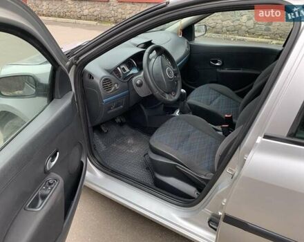 Серый Рено Клио, объемом двигателя 1.1 л и пробегом 180 тыс. км за 4900 $, фото 4 на Automoto.ua