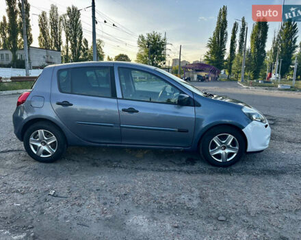 Серый Рено Клио, объемом двигателя 1.5 л и пробегом 150 тыс. км за 4600 $, фото 2 на Automoto.ua