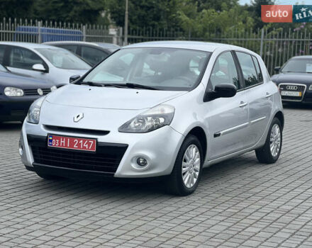 Серый Рено Клио, объемом двигателя 1.6 л и пробегом 181 тыс. км за 7150 $, фото 2 на Automoto.ua