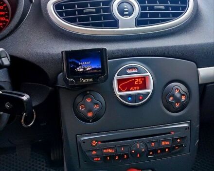 Серый Рено Клио, объемом двигателя 1.5 л и пробегом 279 тыс. км за 5200 $, фото 7 на Automoto.ua