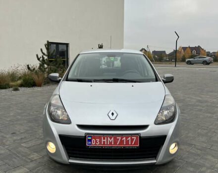 Серый Рено Клио, объемом двигателя 1.6 л и пробегом 143 тыс. км за 8500 $, фото 1 на Automoto.ua